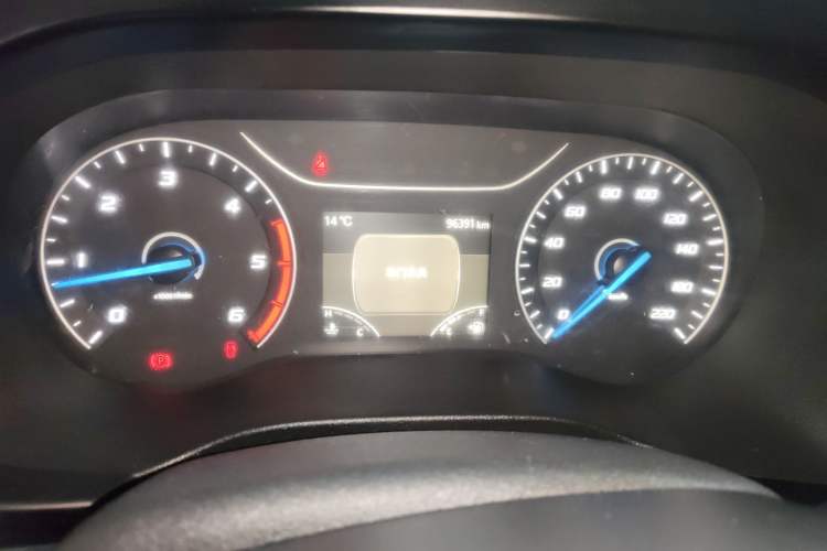 Used JMC Fushun 2023 2.0T Manual Diesel Long-Wheelbase High-Roof Business Van with Dual Rear Tires 6–9 Seats Instrument Cluster