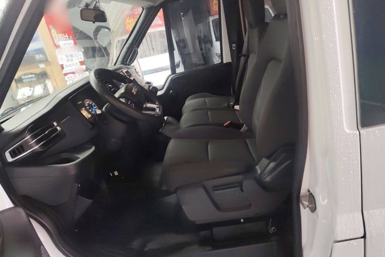 Used JMC Fushun 2023 2.0T Manual Diesel Long-Wheelbase High-Roof Business Van with Dual Rear Tires 6–9 Seats Left Front Seat
