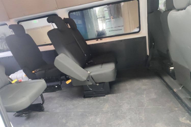 Used JMC Fushun 2023 2.0T Manual Diesel Long-Wheelbase High-Roof Business Van with Dual Rear Tires 6–9 Seats Left Rear Seat