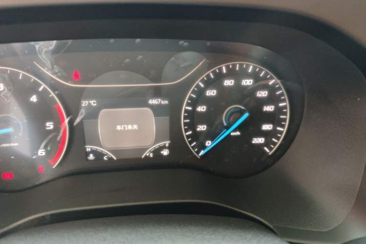 Used JMC Fushun 2022 2.0T Manual Van Short Wheelbase Mid-Height Roof 3-Seater Odometer Close Up