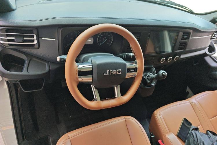 Used JMC Fushun 2022 2.0T Manual Van Short Wheelbase Mid-Height Roof 3-Seater Steering Wheel