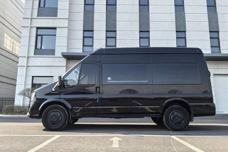Used JMC Fushun 2022 2.0T Manual Multi-Function Passenger Vehicle Mid-Range High Roof 6-7 Seats Exterior 3