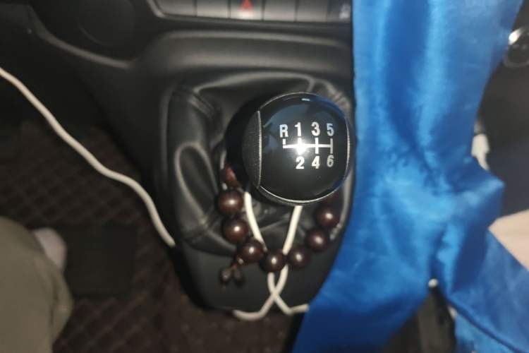 Used JMC Fushun 2022 2.0T Manual Multi-Function Passenger Vehicle Mid-Range High Roof 6-7 Seats Gear Lever