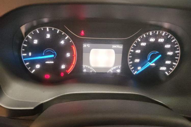 Used JMC Fushun 2022 2.0T Manual Multi-Function Passenger Vehicle Mid-Range High Roof 6-7 Seats Instrument Cluster