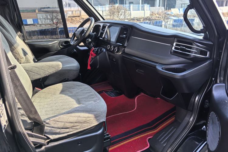 Used JMC Fushun 2022 2.0T Manual Multi-Function Passenger Vehicle Mid-Range High Roof 6-7 Seats Interior 7