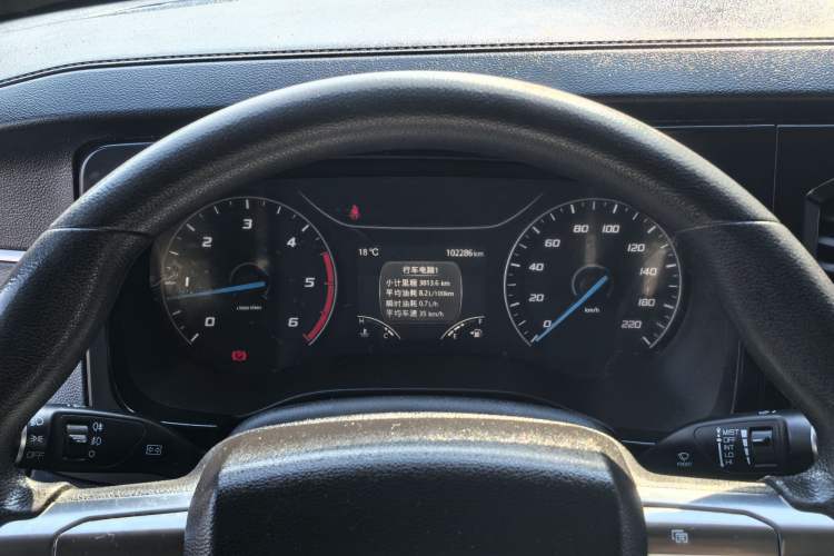 Used JMC Fushun 2022 2.0T Manual Multi-Function Passenger Vehicle Mid-Range High Roof 6-7 Seats Odometer Close Up