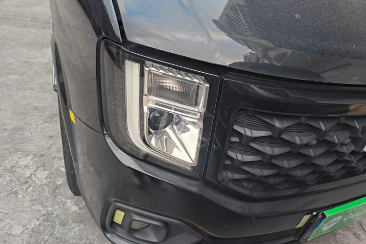 Used JMC Fushun 2022 2.0T Manual Multi-Function Passenger Vehicle Short Wheelbase Low Roof 6-Seater Right Front Headlight