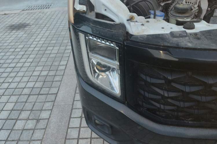 Used JMC Fushun 2022 2.0T Manual Multi-Function Passenger Vehicle Mid-Range High Roof 6-7 Seats Right Front Headlight