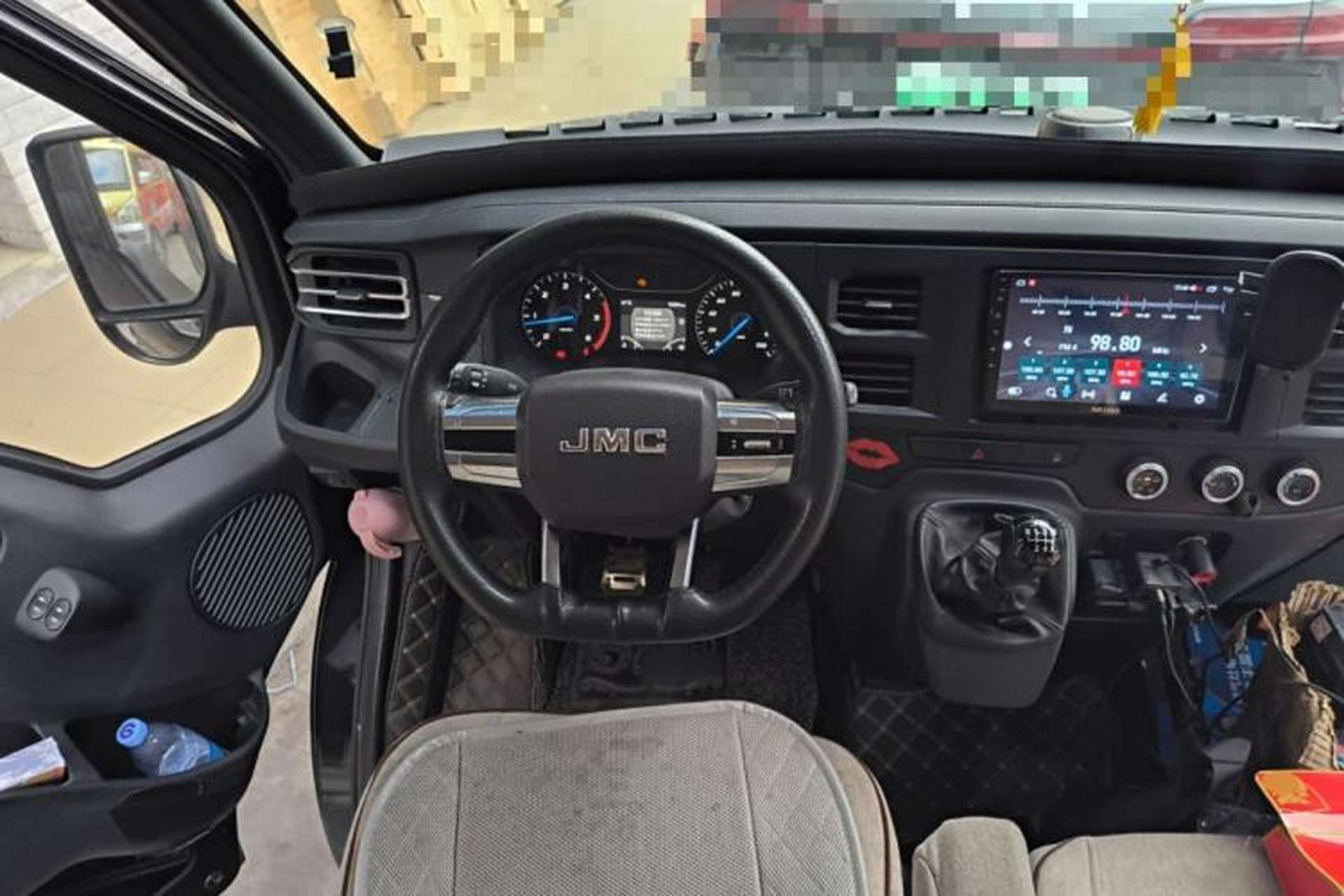 Used JMC Fushun 2022 2.0T Manual Multi-Function Passenger Vehicle Short Wheelbase Low Roof 6-Seater Steering Wheel