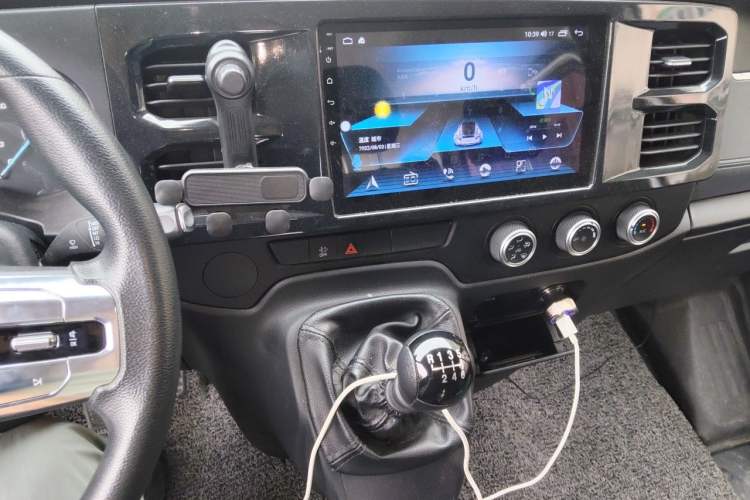 Used JMC Fushun 2022 2.0T Manual Multi-Function Passenger Vehicle Short Wheelbase Mid-Height Roof 6-Seater Audio And AC Panel
