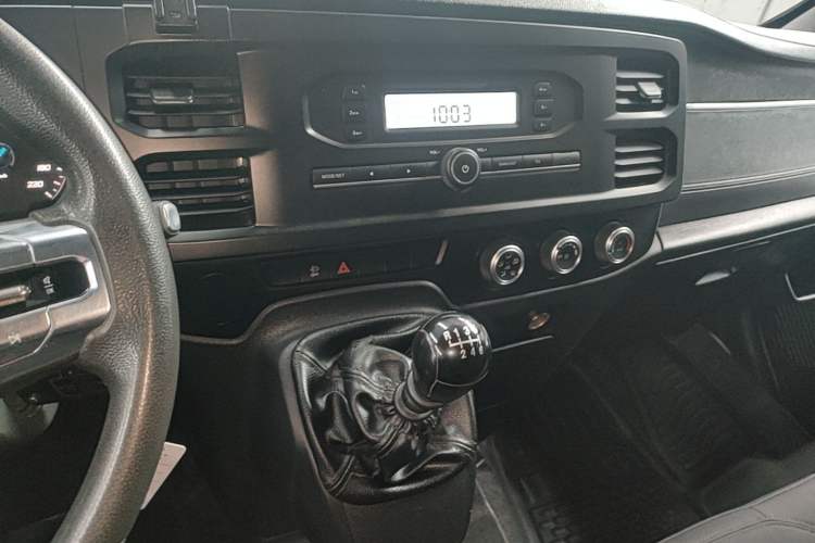 Used JMC Fushun 2022 2.0T Manual Multi-Function Passenger Vehicle Short Wheelbase Low Roof 6-Seater Audio And AC Panel