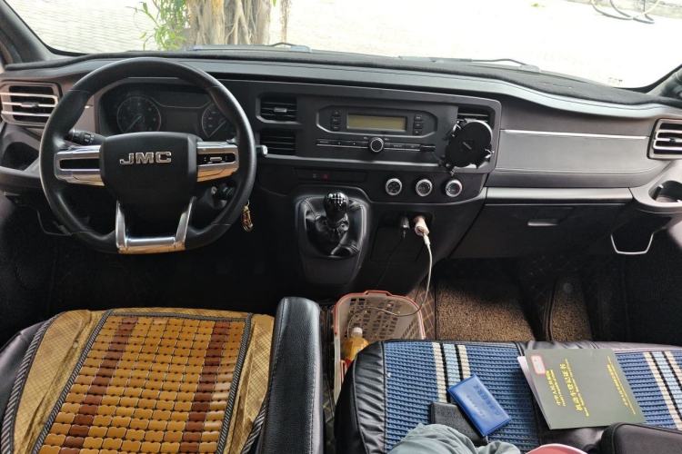 Used JMC Fushun 2022 2.0T Manual Multi-Function Passenger Vehicle Short Wheelbase Low Roof 6-Seater Center Console