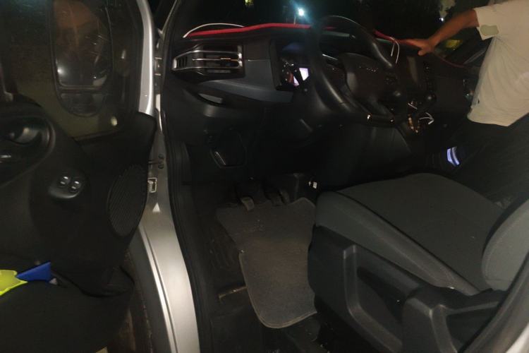 Used JMC Fushun 2022 2.0T Manual Multi-Function Passenger Vehicle Mid-Range High Roof 6-7 Seats Driver Seat