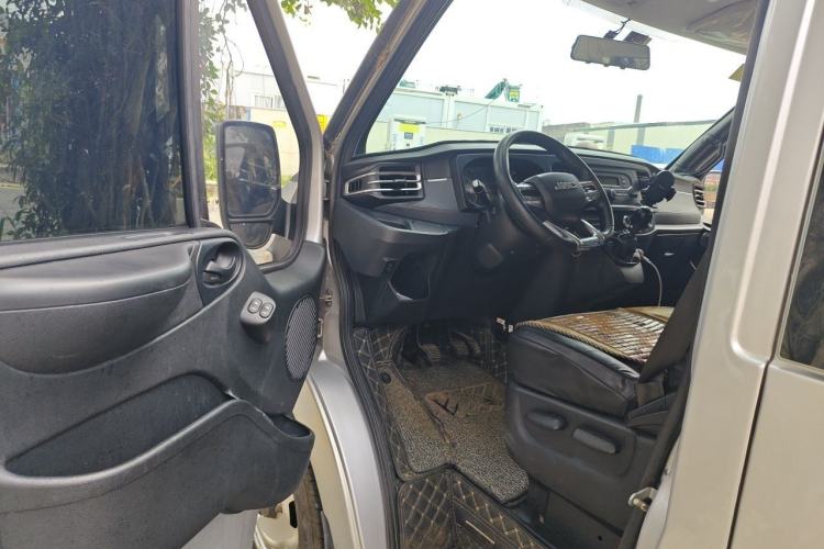 Used JMC Fushun 2022 2.0T Manual Multi-Function Passenger Vehicle Short Wheelbase Low Roof 6-Seater Driver Seat