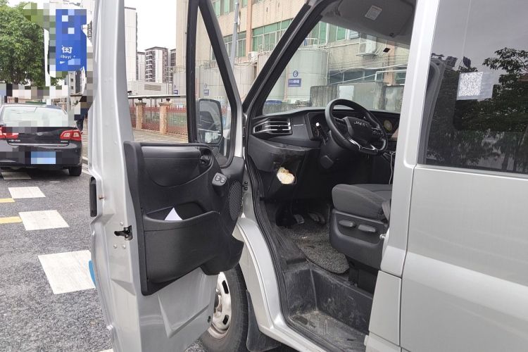 Used JMC Fushun 2022 2.0T Manual Multi-Function Passenger Vehicle Short Wheelbase Mid-Height Roof 6-Seater Driver Seat