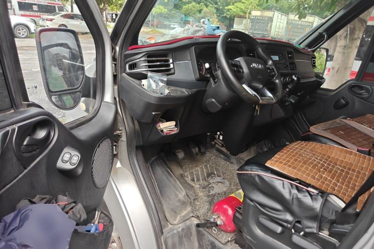 Used JMC Fushun 2022 2.0T Manual Multi-Function Passenger Vehicle Mid-Range High Roof 6-7 Seats Driver Seat