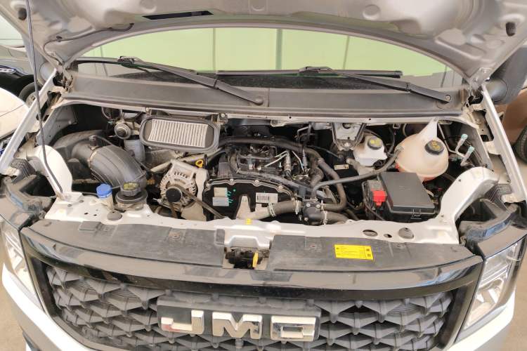 Used JMC Fushun 2022 2.0T Manual Multi-Function Passenger Vehicle Mid-Range High Roof 6-7 Seats Engine Bay