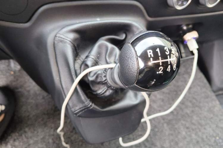 Used JMC Fushun 2022 2.0T Manual Multi-Function Passenger Vehicle Short Wheelbase Mid-Height Roof 6-Seater Gear Lever