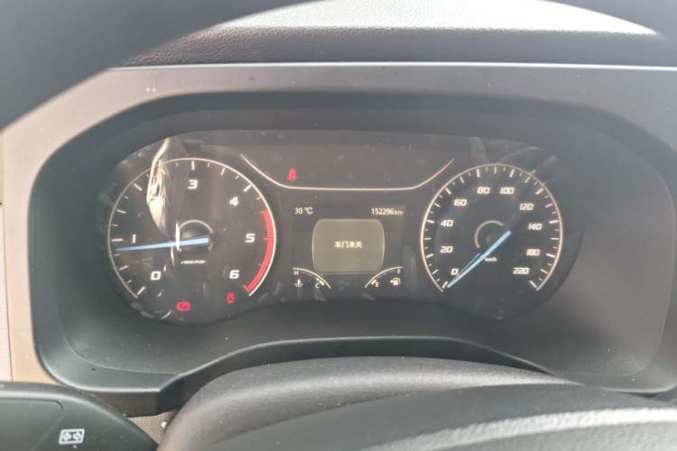 Used JMC Fushun 2022 2.0T Manual Multi-Function Passenger Vehicle Short Wheelbase Low Roof 6-Seater Instrument Cluster