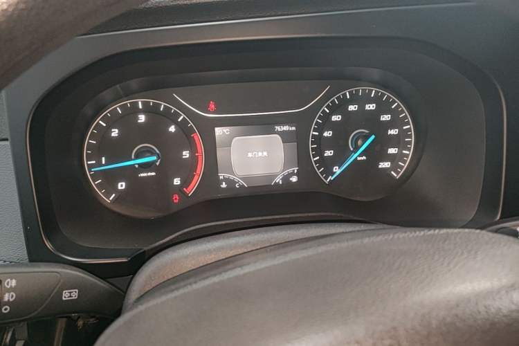 Used JMC Fushun 2022 2.0T Manual Multi-Function Passenger Vehicle Short Wheelbase Low Roof 6-Seater Instrument Cluster