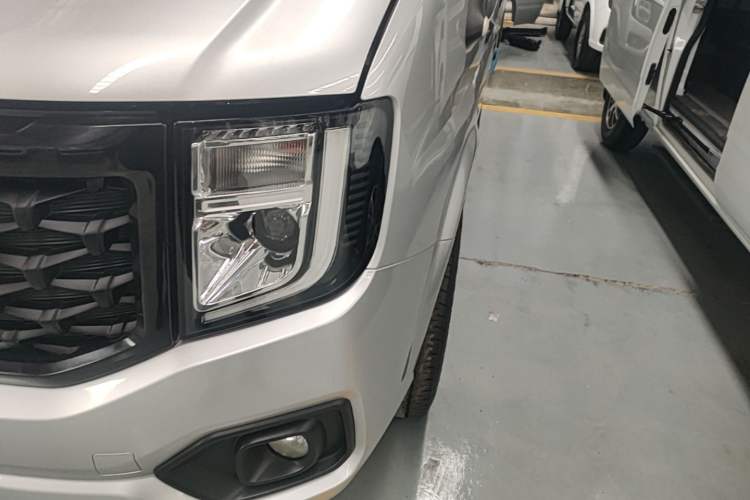 Used JMC Fushun 2022 2.0T Manual Multi-Function Passenger Vehicle Short Wheelbase Low Roof 6-Seater Left Front Headlight