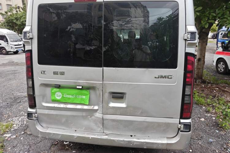 Used JMC Fushun 2022 2.0T Manual Multi-Function Passenger Vehicle Mid-Range High Roof 6-7 Seats Rear