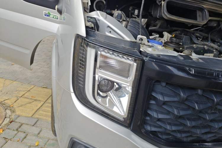 Used JMC Fushun 2022 2.0T Manual Multi-Function Passenger Vehicle Short Wheelbase Low Roof 6-Seater Right Front Headlight