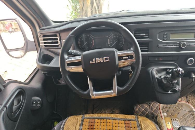 Used JMC Fushun 2022 2.0T Manual Multi-Function Passenger Vehicle Short Wheelbase Low Roof 6-Seater Steering Wheel