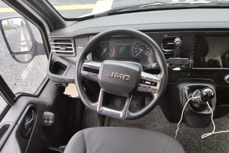 Used JMC Fushun 2022 2.0T Manual Multi-Function Passenger Vehicle Short Wheelbase Mid-Height Roof 6-Seater Steering Wheel
