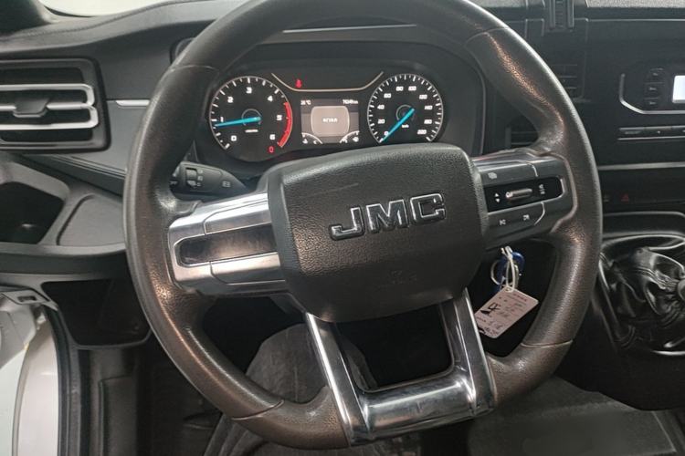Used JMC Fushun 2022 2.0T Manual Multi-Function Passenger Vehicle Short Wheelbase Low Roof 6-Seater Steering Wheel
