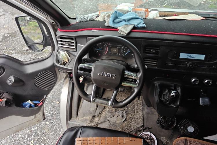 Used JMC Fushun 2022 2.0T Manual Multi-Function Passenger Vehicle Mid-Range High Roof 6-7 Seats Steering Wheel