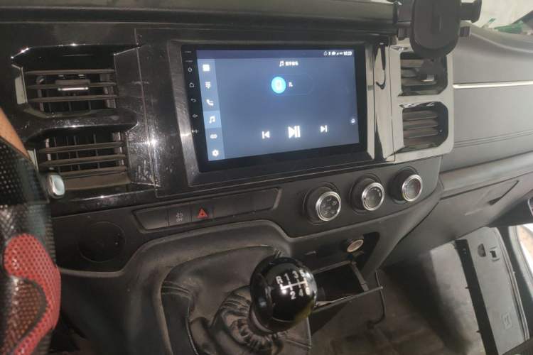 Used JMC Fushun 2022 2.0T Manual Van with Mid-Roof High Roof and 3 Seats Audio And AC Panel