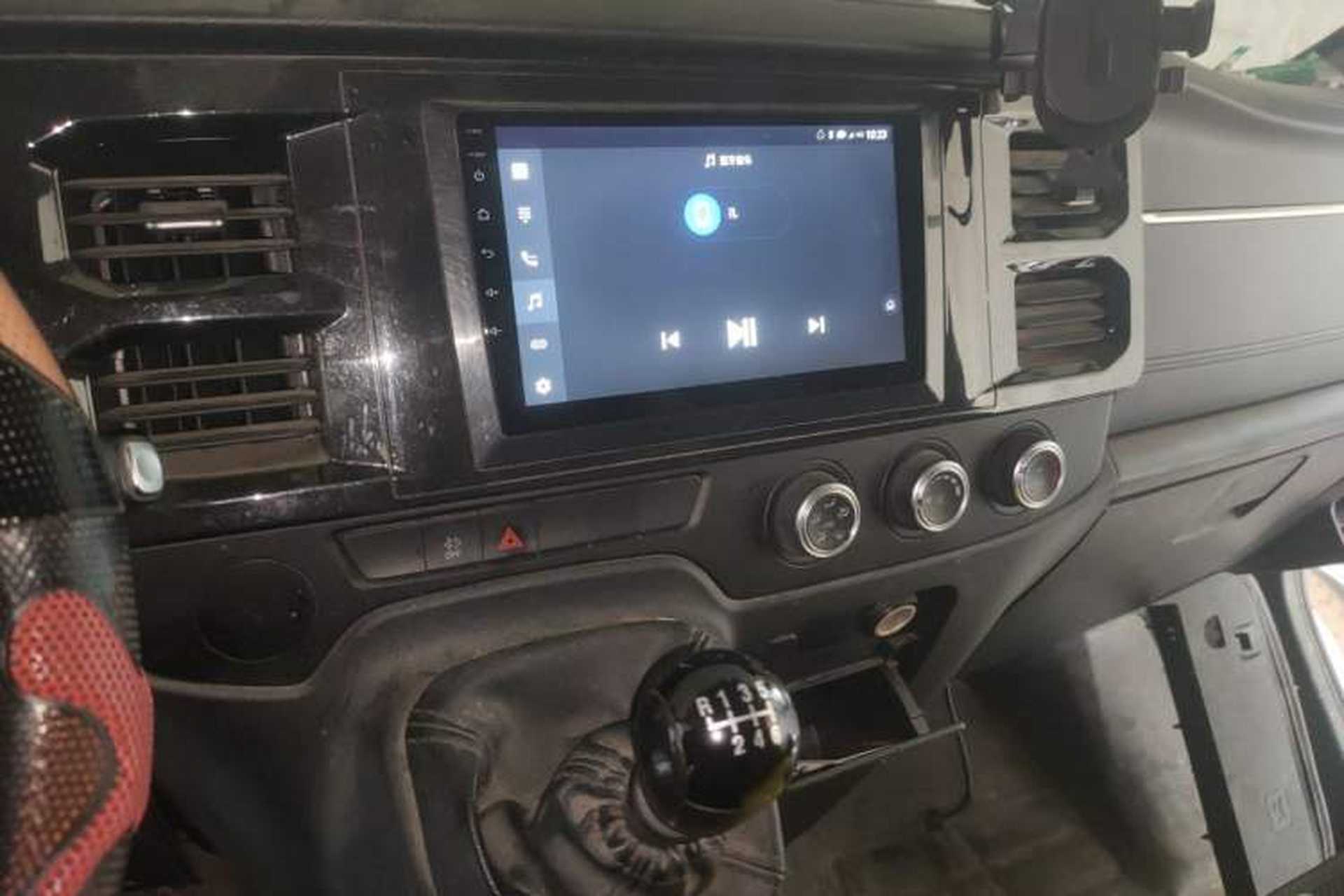 Used JMC Fushun 2022 2.0T Manual Van with Mid-Roof High Roof and 3 Seats Audio And AC Panel