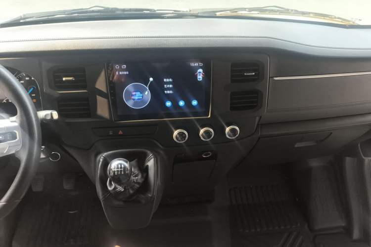 Used JMC Fushun 2022 2.0T Manual Multi-Function Passenger Vehicle Short Wheelbase Low Roof 6-Seater Audio And AC Panel