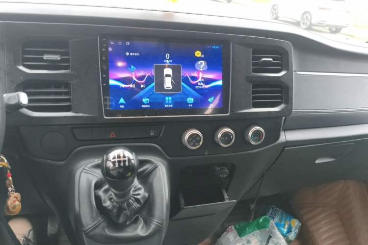Used JMC Fushun 2022 2.0T Manual Multi-Function Passenger Vehicle Mid-Roof 6-7 Seater Audio And AC Panel