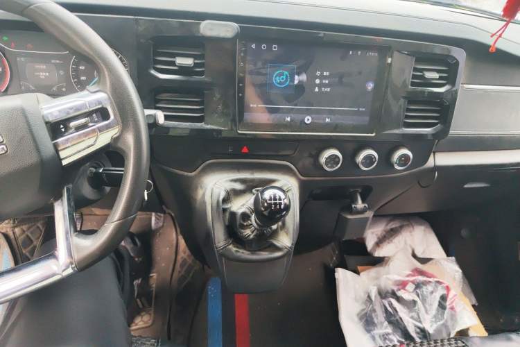 Used JMC Fushun 2022 2.0T Manual Multi-Function Passenger Vehicle Short Wheelbase Mid-Height Roof 6-Seater Audio And AC Panel