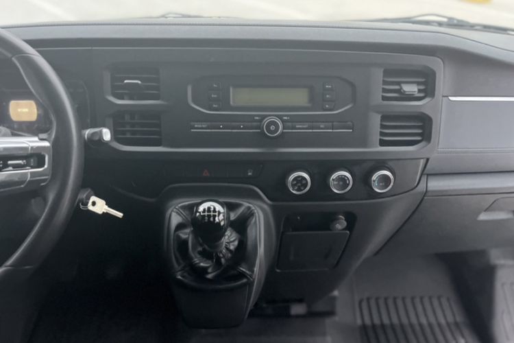 Used JMC Fushun 2022 2.0T Manual Multi-Function Passenger Vehicle Short Wheelbase Mid-Height Roof 6-Seater Audio And AC Panel