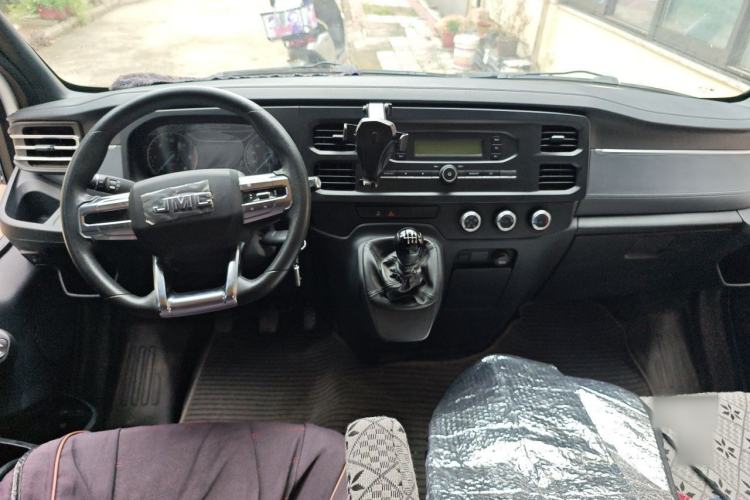 Used JMC Fushun 2022 2.0T Manual Multi-Function Passenger Vehicle Mid-Range High Roof 6-7 Seats Center Console