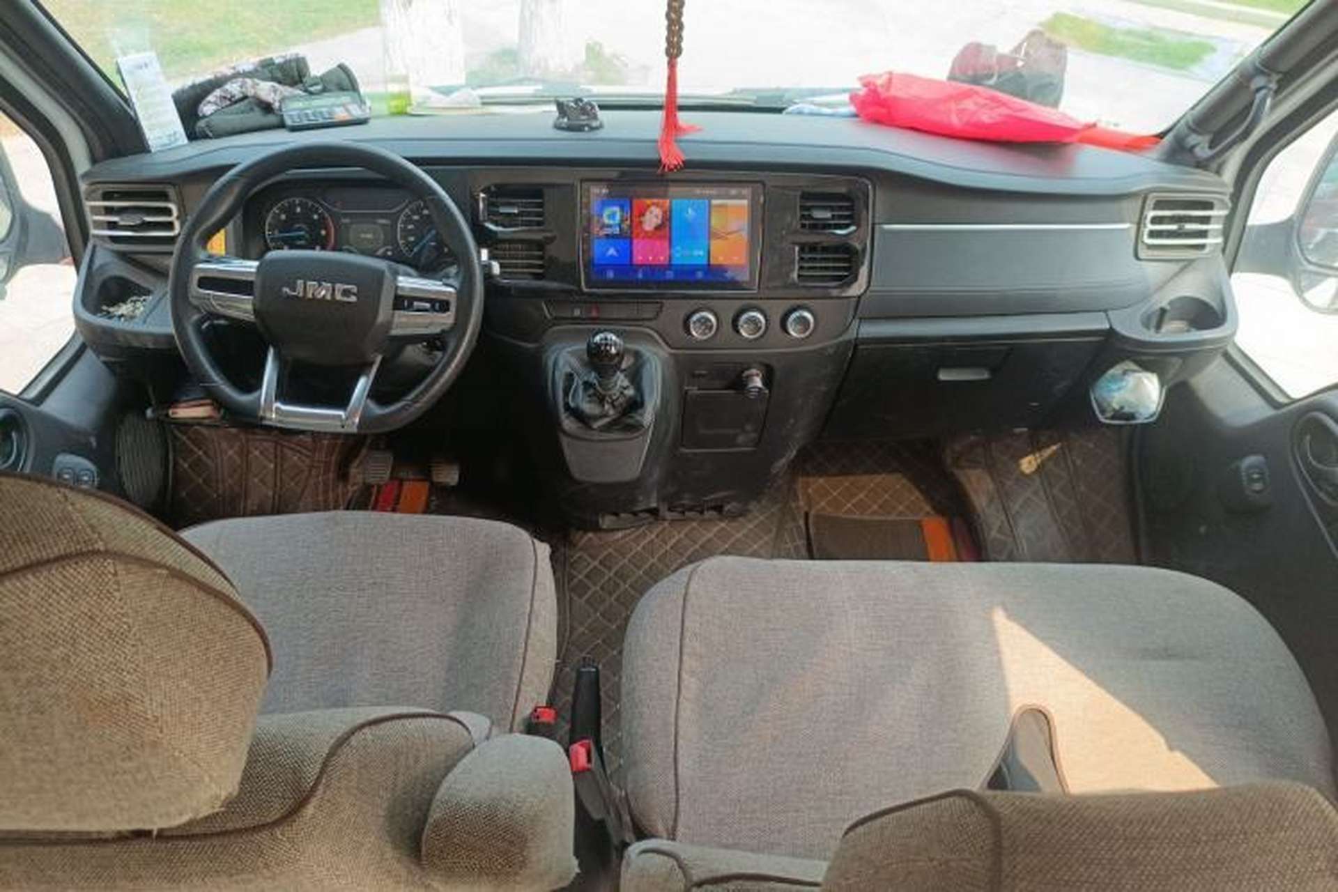 Used JMC Fushun 2022 2.0T Manual Multi-Function Passenger Vehicle Short Wheelbase Mid-Height Roof 6-Seater Center Console