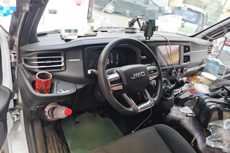 Used JMC Fushun 2022 2.0T Manual Van Long Wheelbase High Roof 3-Seater Center Console