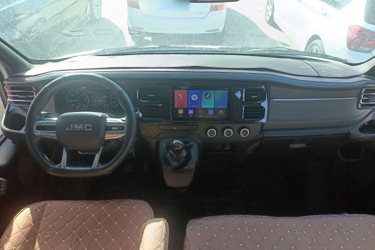 Used JMC Fushun 2022 2.0T Manual Multi-Function Passenger Vehicle Short Wheelbase Mid-Height Roof 6-Seater Center Console