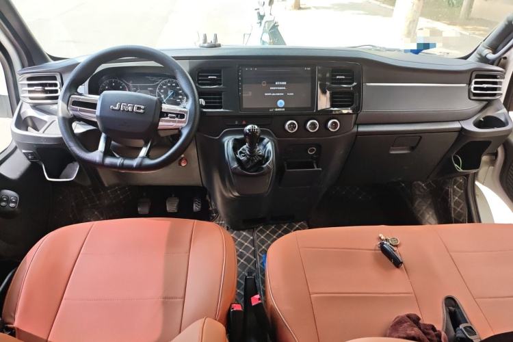 Used JMC Fushun 2022 2.0T Manual Multi-Function Passenger Vehicle Mid-Range High Roof 6-7 Seats Center Console