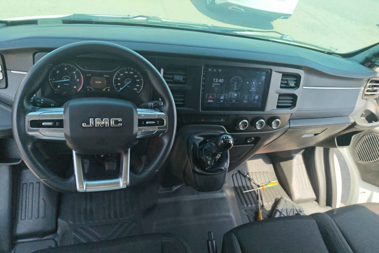 Used JMC Fushun 2022 2.0T Manual Van with Long Wheelbase Mid-Height Roof and 3 Seats Center Console