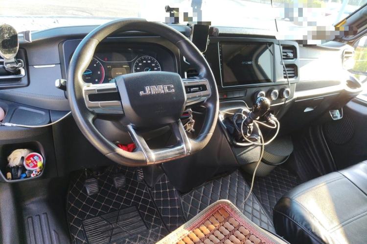 Used JMC Fushun 2022 2.0T Manual Multi-Function Passenger Vehicle Mid-Range High Roof 6-7 Seats Center Console