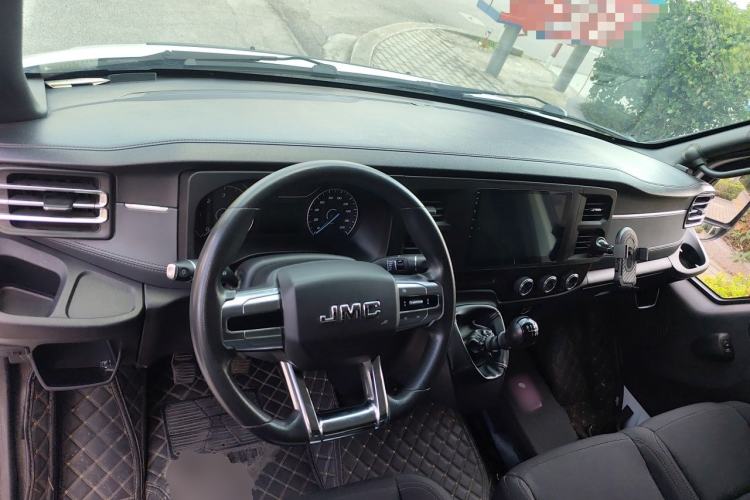 Used JMC Fushun 2022 2.0T Manual Van with Mid-Roof High Roof and 3 Seats Center Console