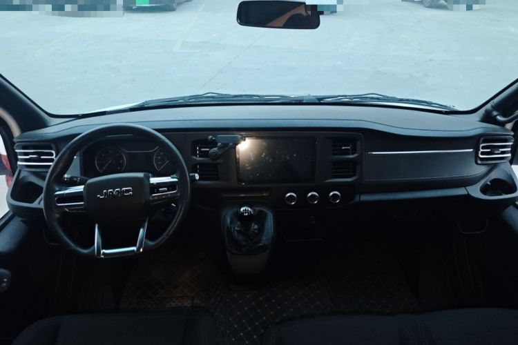 Used JMC Fushun 2022 2.0T Manual Multi-Function Passenger Vehicle Mid-Range High Roof 6-7 Seats Center Console