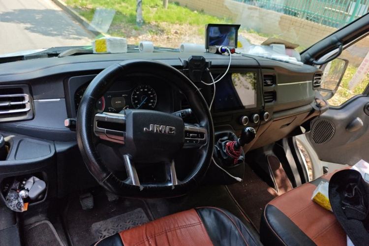 Used JMC Fushun 2022 2.0T Manual Van with Mid-Roof High Roof and 3 Seats Center Console