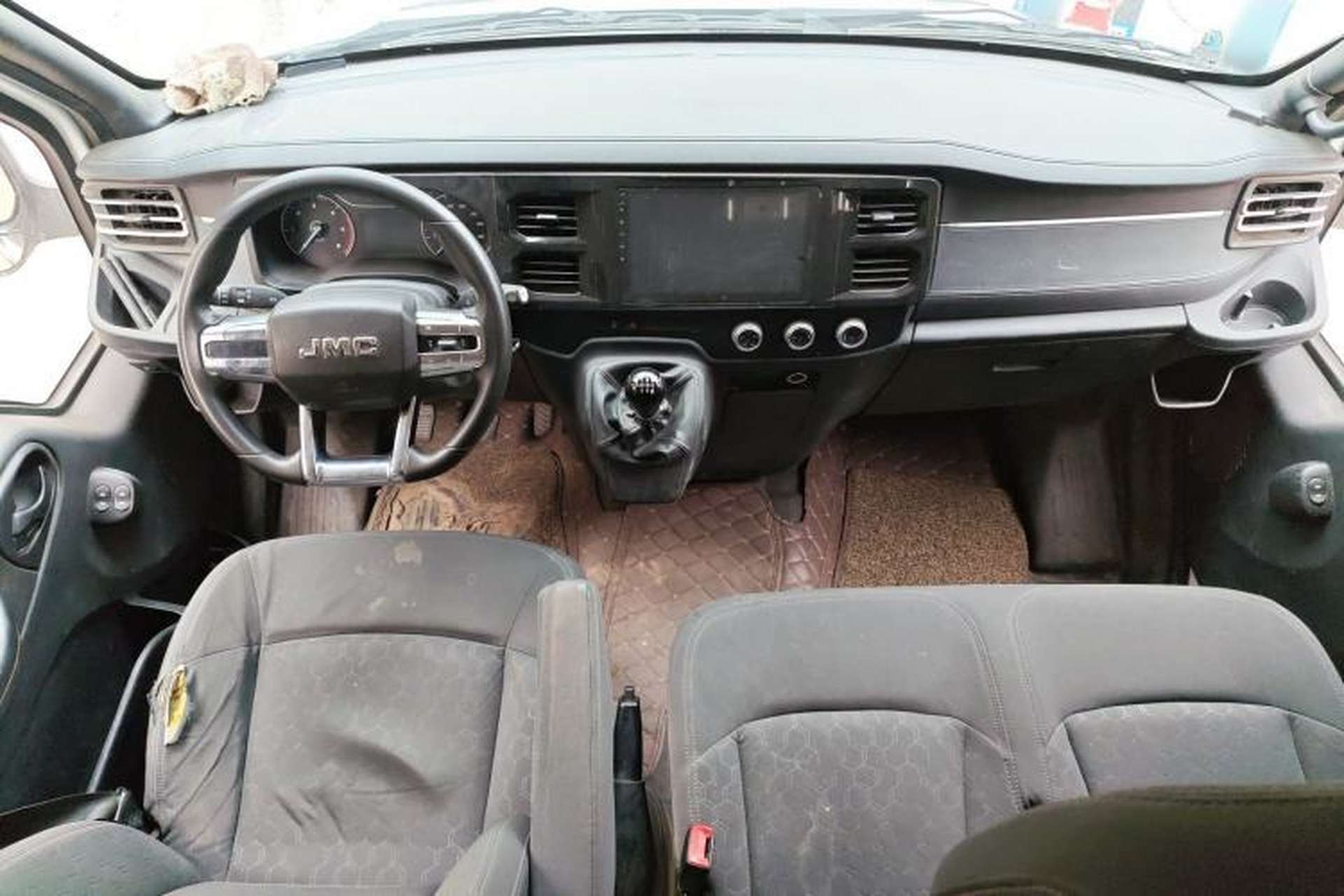 Used JMC Fushun 2022 2.0T Manual Multi-Function Passenger Vehicle Short Wheelbase Mid-Height Roof 6-Seater Center Console
