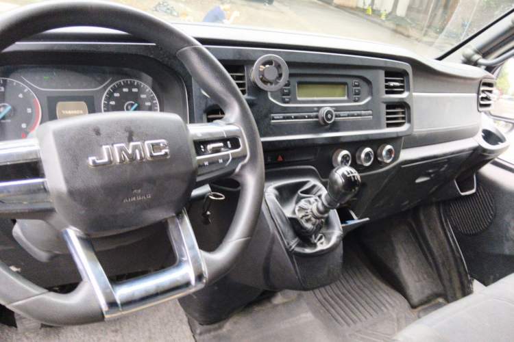 Used JMC Fushun 2022 2.0T Manual Van with Long Wheelbase Mid-Height Roof and 3 Seats Center Console