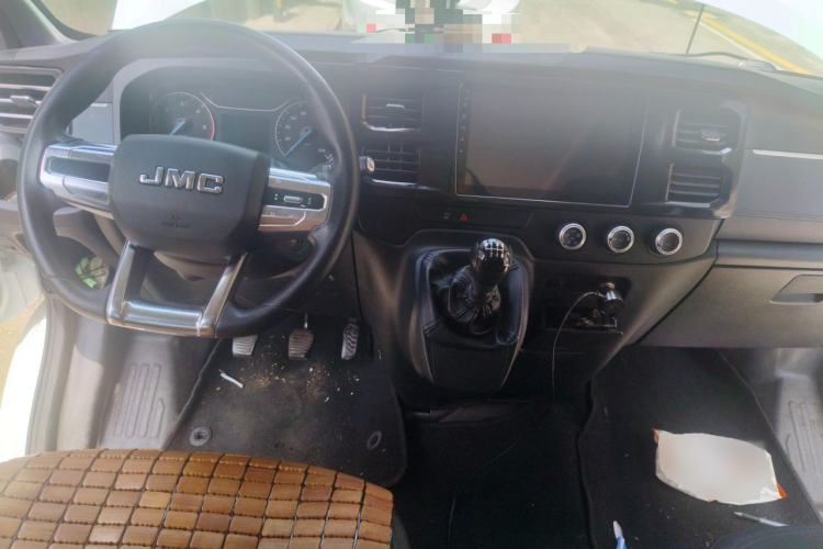 Used JMC Fushun 2022 2.0T Manual Multi-Function Passenger Vehicle Mid-Range High Roof 6-7 Seats Center Console